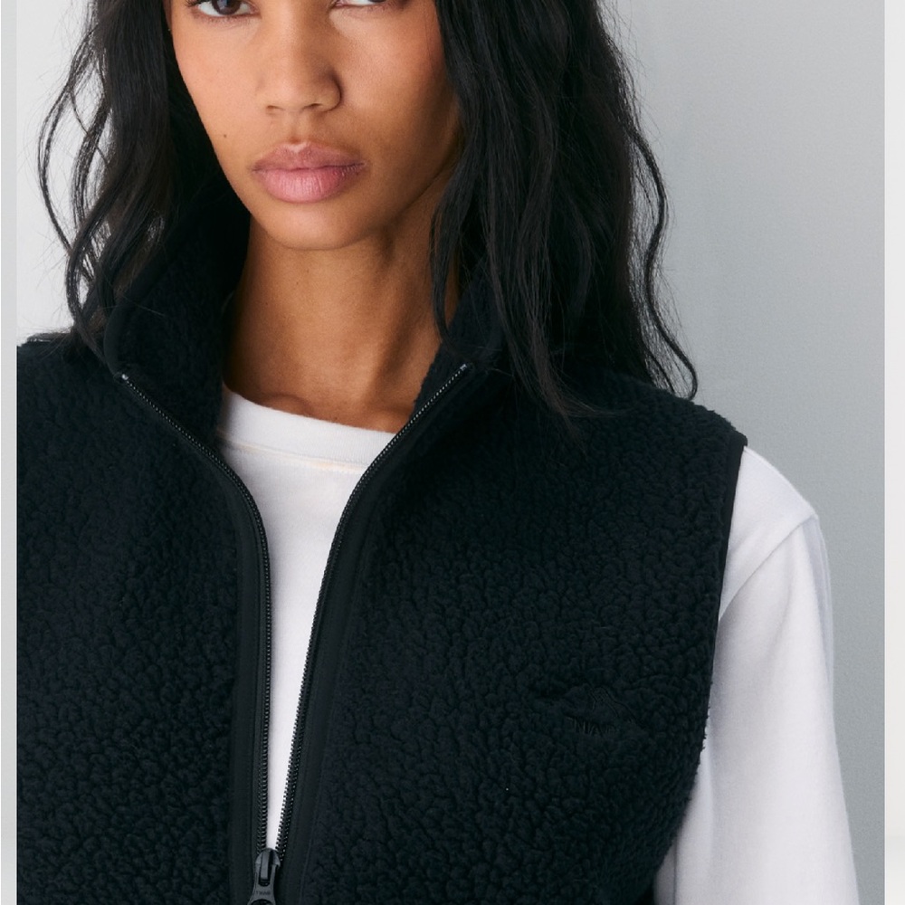Black Sherpa Fleece Vest - Women - Picture 3 of 4
